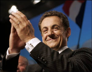 sarkoapplauding.jpg